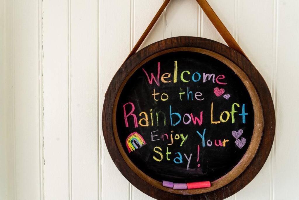 Somewhere Over The Rainbow Loft With Ac Хило Екстериор снимка