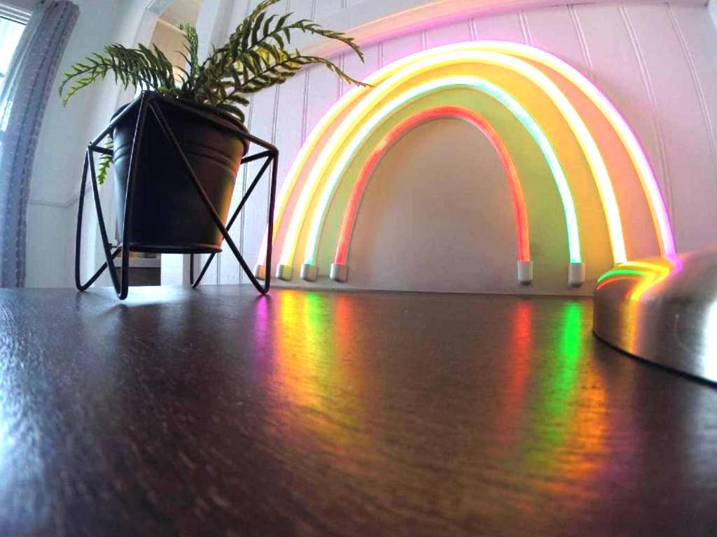 Somewhere Over The Rainbow Loft With Ac Хило Екстериор снимка